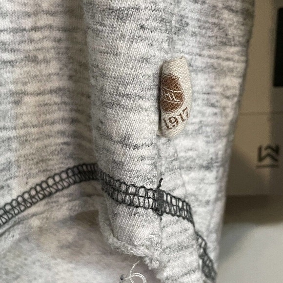 CCM Detroit Red Wings LS Raglan Distressed Grey Soft French Terry Fabric Logo XL - Picture 3 of 11